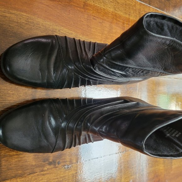 Cobb Hill Black leather ankle boots 7 W - Picture 4 of 5